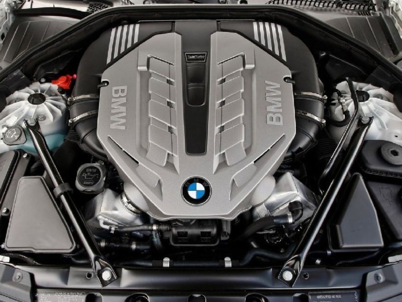 BMW 750Li 4.4 V8 TwinTurbo 