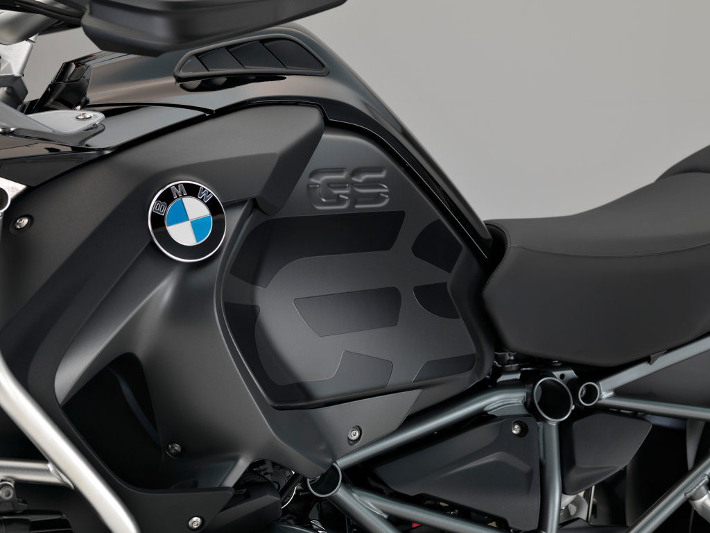 BMW R 1200 GS Adventure Triple Black - BMW Motorrad 2017