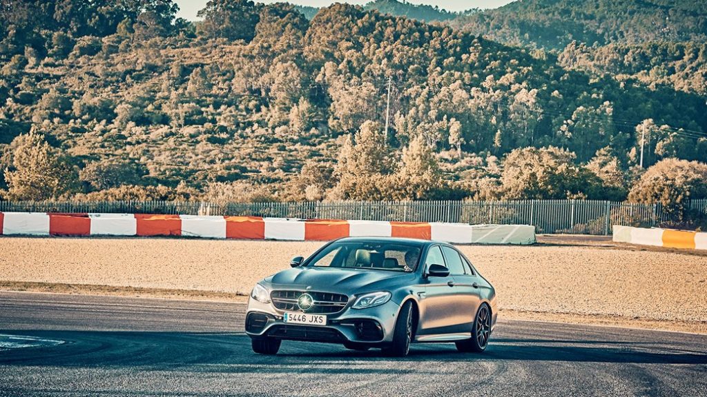 BMW M5 M xDrive F90 - Mercedes-AMG E63 S 4Matic + 2018 (6)