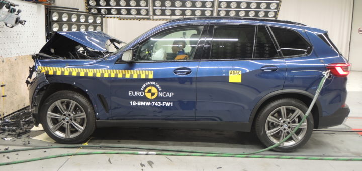 BMW X5 2018 G05 EuroNCAP Test