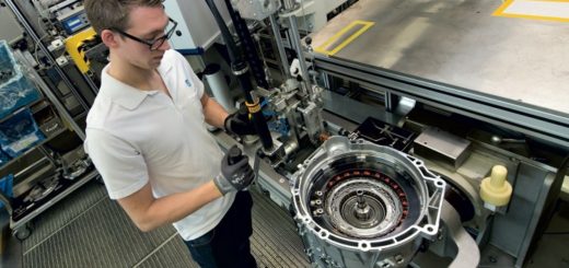 ZF8HP - Assemblaggio sistema ibrido on site - 2019-04-04 - BMW Group