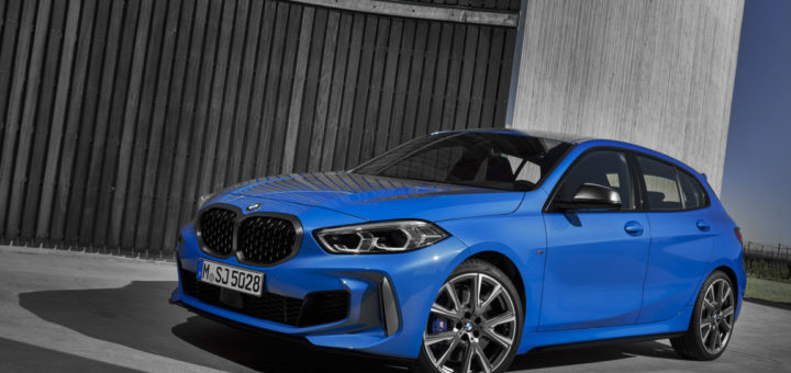 BMW-Serie-1-2020-F40-Official-BMW-M135i-xDrive-Misano-Blue-Metallic