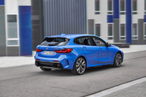 BMW-Serie-1-2020-F40-Official-BMW-M135i-xDrive-Misano-Blue-Metallic-8