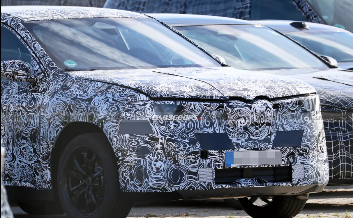 BMW X1 2026 Spy facelift U11 (1)